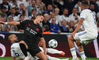 欧冠首轮惊险战平！勒沃库森补时乌龙逆转，德甲劲旅掉链子