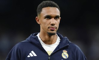 西甲经典对决：马竞2-2皇马，姆巴佩与索尔洛特的对抗引发的战术思考