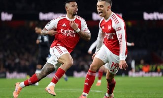 从“掉链子”到“拆链子”：阿森纳大胜维拉，捅破争冠最后一层心理窗户纸