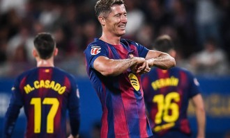 佩德里提前1分钟下场，享受全场膜拜与掌声：西甲第7轮巴萨2-1皇家社会背后的故事