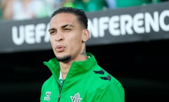 1亿水货觉醒！安东尼自降30%薪水也要逃离曼联真爱竟是这西甲队？红魔球迷集体破防了！