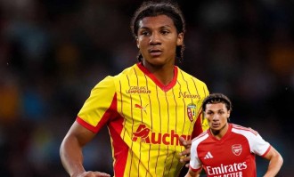 20岁防守新星闪耀法甲，攻防兼备成转会焦点，英超两豪门激烈争抢