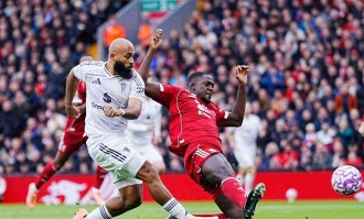 斯洛特昏招废麦卡，马奎尔准绝杀，曼联2-1破利物浦主场不败金身