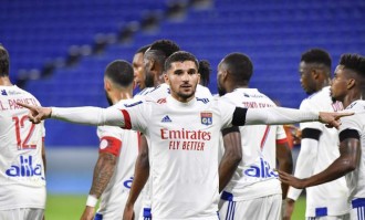 巴塞尔主场强势，维拉欧冠黑马，两队争夺小组前二。