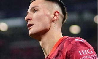 22岁德甲妖锋横空出世看不上沙特土豪转会费1亿欧两大豪门疯抢